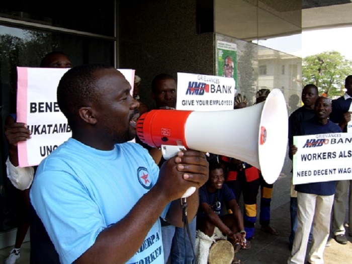 Zimbabwe Bank Workers Threaten To Down Tools As USD Salaries Call Is Ignored