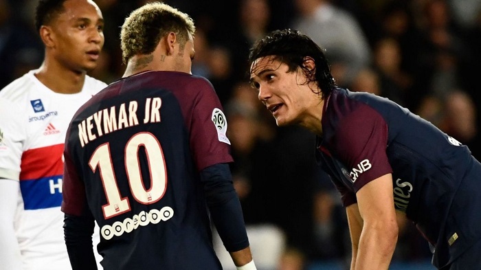 Neymar clashes with Cavani over Penalities