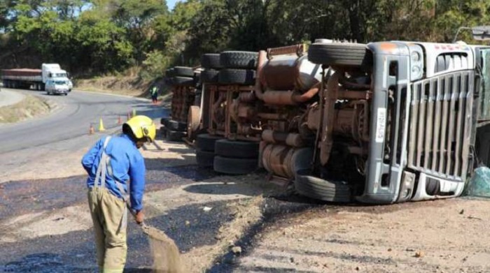 EMA Speaks On Spillage Of 42k Litres Of Petrol Along Harare - Chirundu Highway