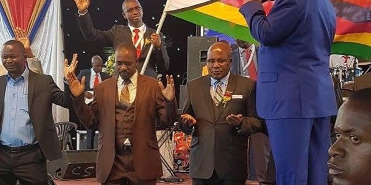 Nelson Chamisa praying