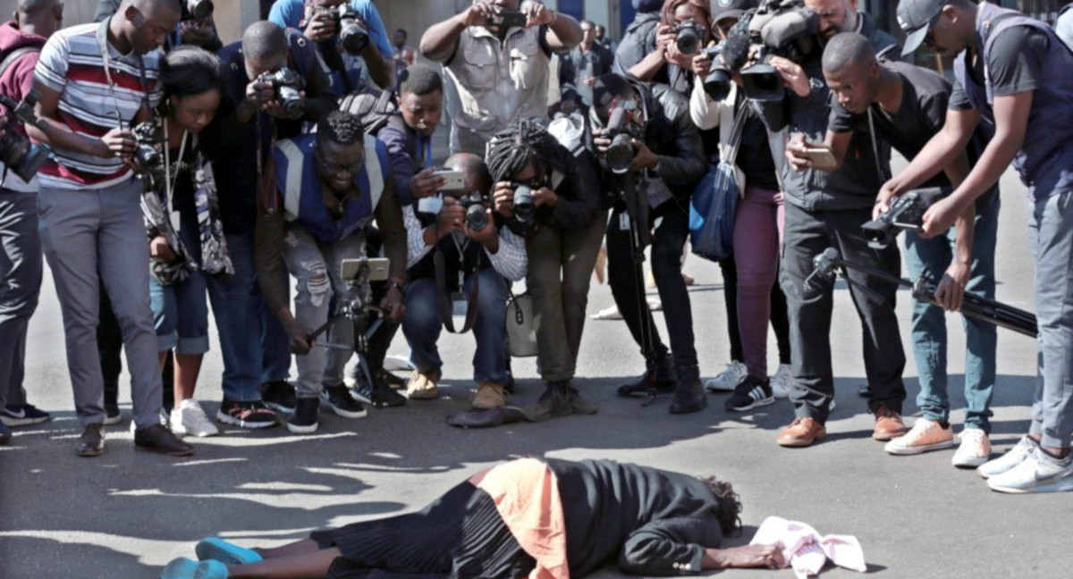 Photo: Woman Lies Unconscious While Journalists Focus On Taking Her ...