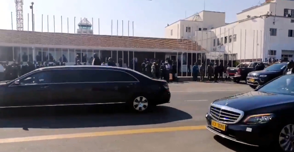 WATCH: Mnangagwa And His Security At Arrival Of Mugabe’s Body In Harare