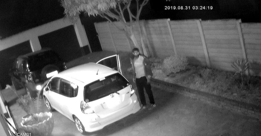 WATCH: Thief Caught On Camera Stealing From Car In Harare ⋆ Pindula News