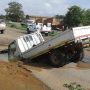 Truck plunges into pothole in Bulawayo