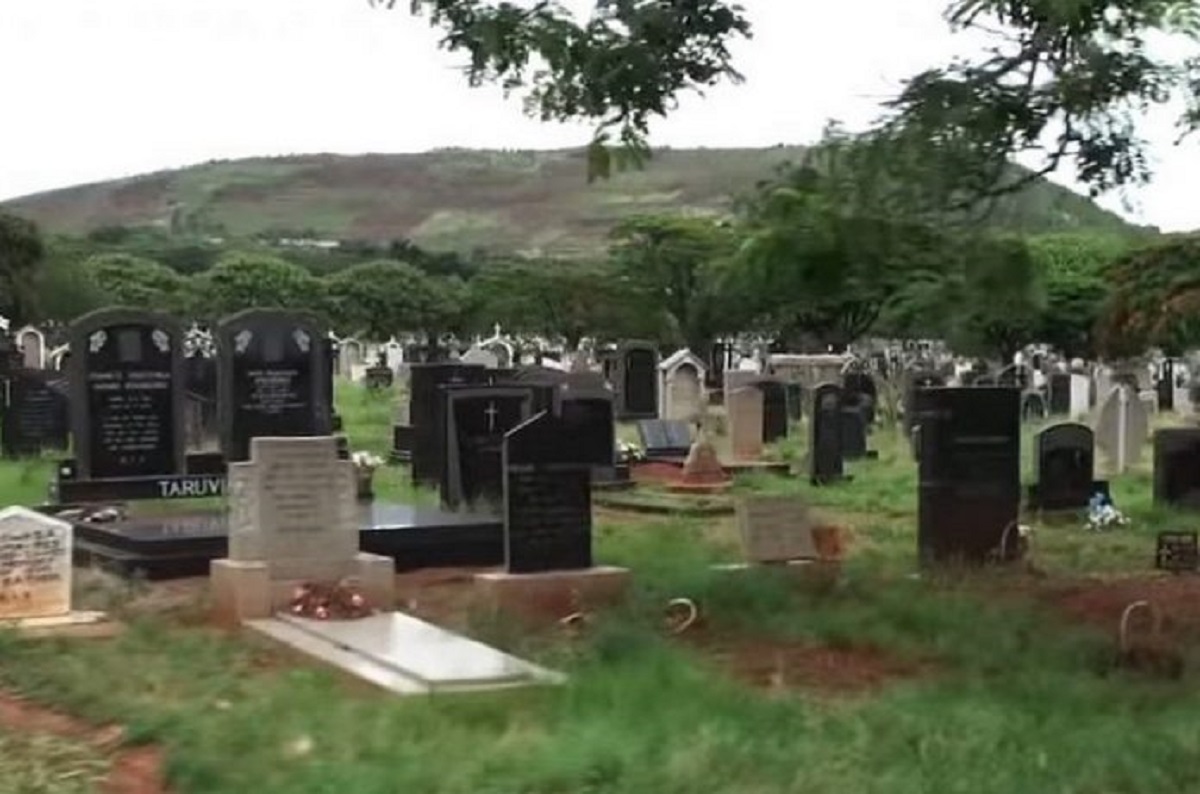 Unidentified SA Men Caught Watching Porn And Masturbating On Graves In KwaZulu-Natal
