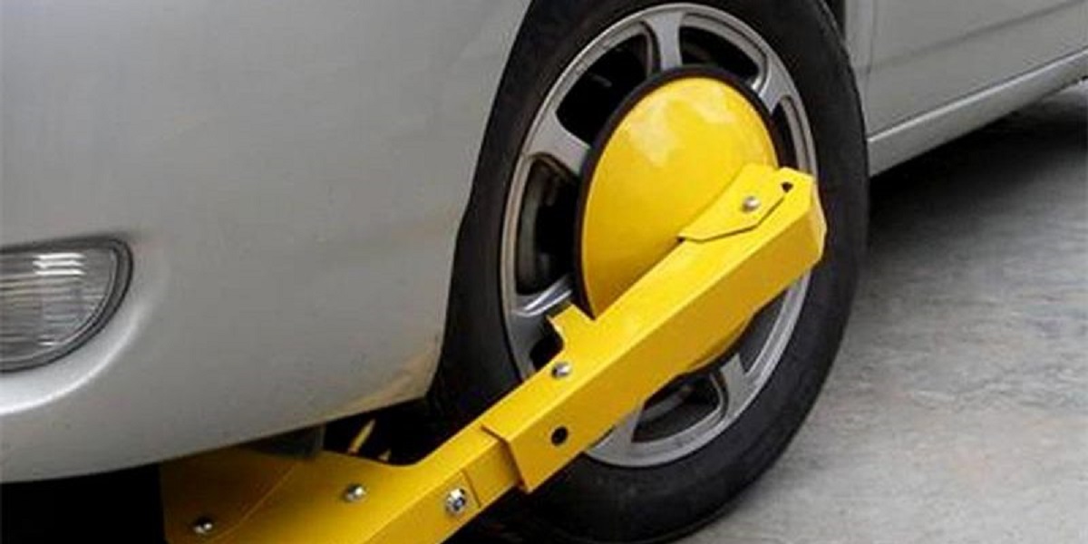 Motorist Points Pistol At Traffic Officers Who Attempted To Clamp His Vehicle