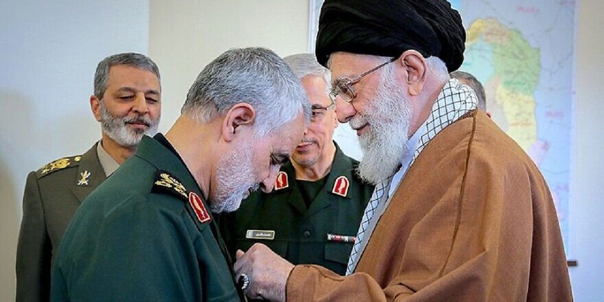 Qasem Soleimani received Zolfaghar Order from Ayatollah Ali Khamenei