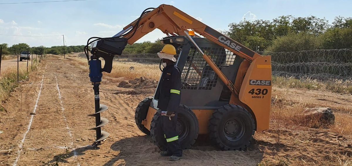 Construction Of SA’s 40km Zimbabwe Fence Continues In Spite Of Lockdown ...