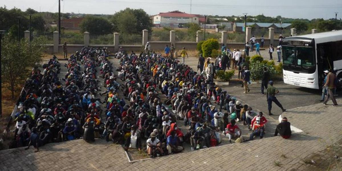 Mass Deportation Of Zimbabweans In South Africa Will Increase Pressure On Zimbabwe - Analysts