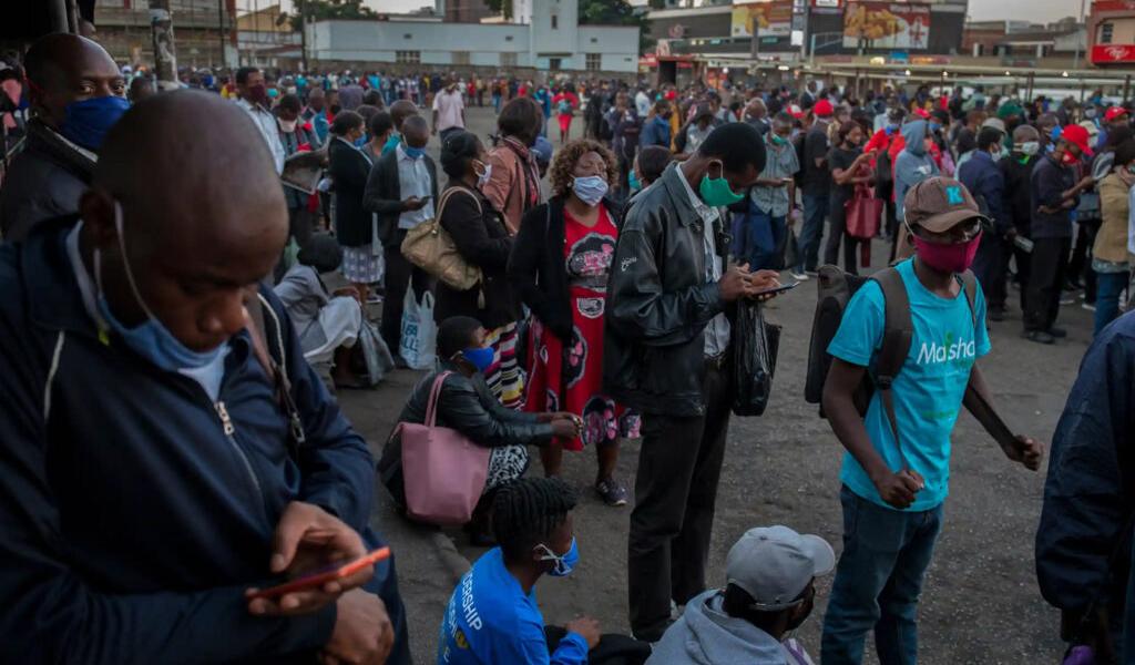 Crowded … Evening commuters waiting for buses to take them home in Harare