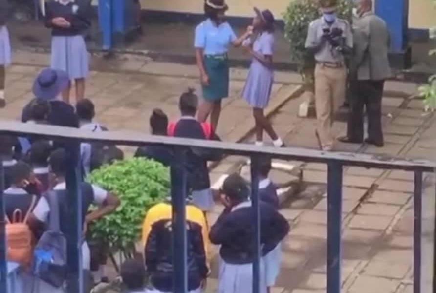 Police Officer Assults Schoolchildren Over Face Masks