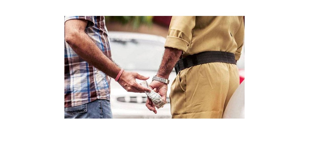 POLICE TAKING BRIBE