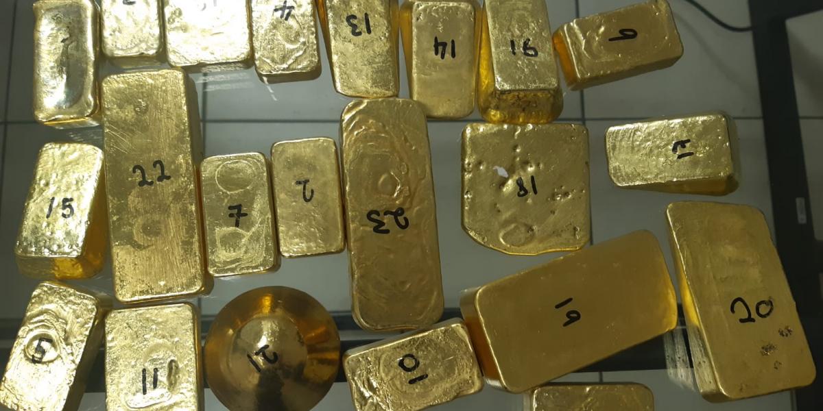 Gold smuggling smuggler O.R. Tambo US$700 000