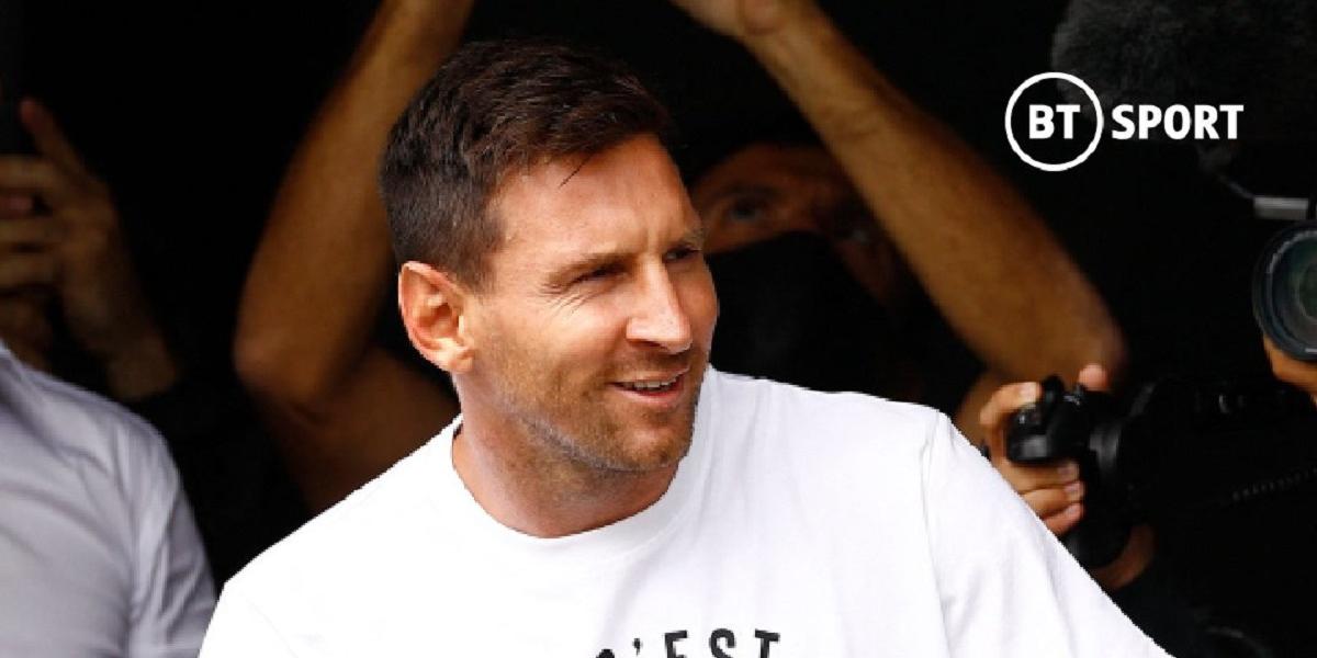 WATCH: Crowds Waiting For Messi's Arrival In Paris