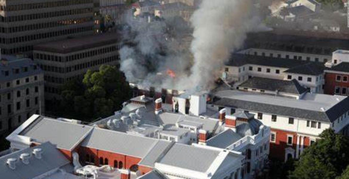 South Africa: Fire Erupts Again, Entire Roof Engulfed