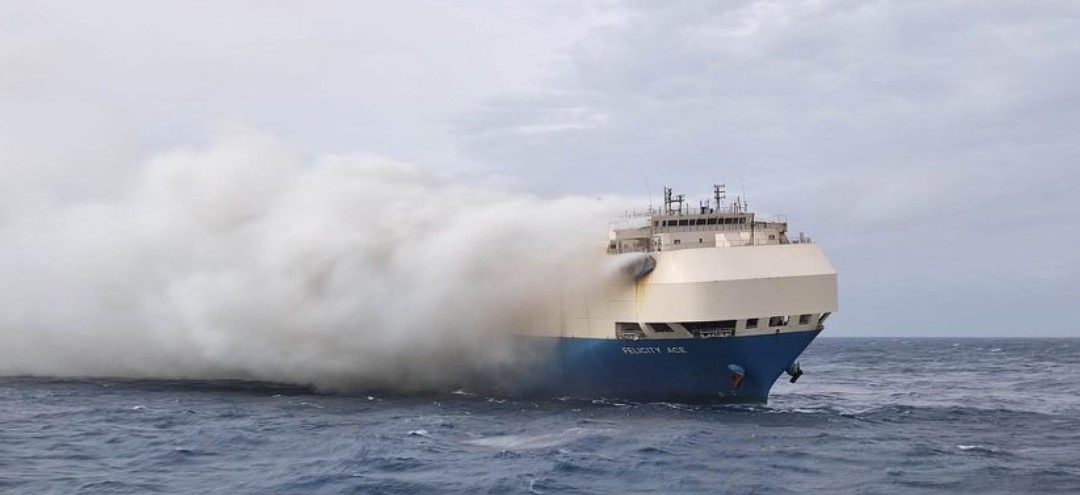 Ship Carrying About 4 000 Cars Including Porsches, Audis And Bentleys Catches Fire