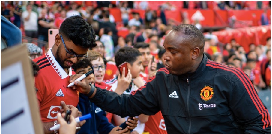 Benni McCarthy Tells Manchester United Players "To Be Here Is A Privilege"