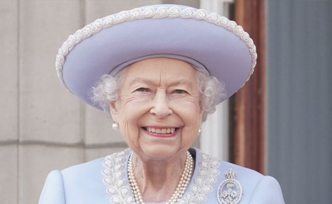 Man Arrested For Running Up The Steps And Touching The Coffin Of Queen Elizabeth II