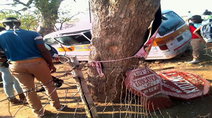 Kombi veered off Road at Mzilikazi surburb KidzNet preschool