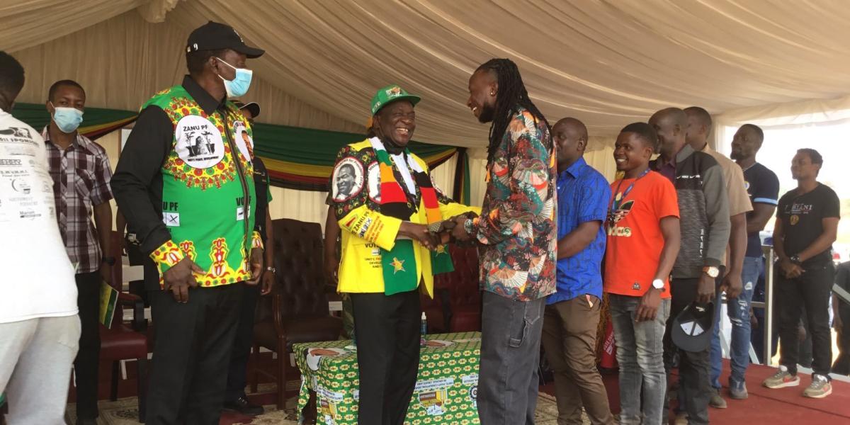 Mnangagwa meets musicians at at Beaulieu Toronto Primary School