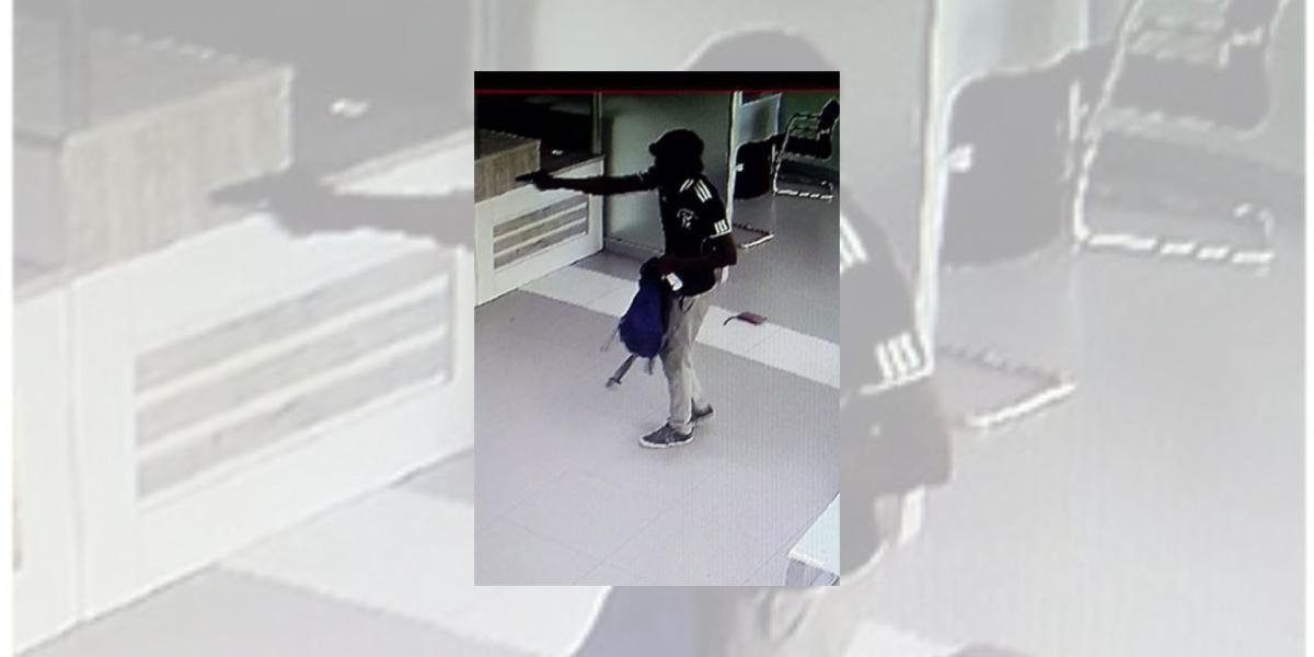 Gunman Raids Victoria Falls Bank, Gets Away With More Than US$100 000