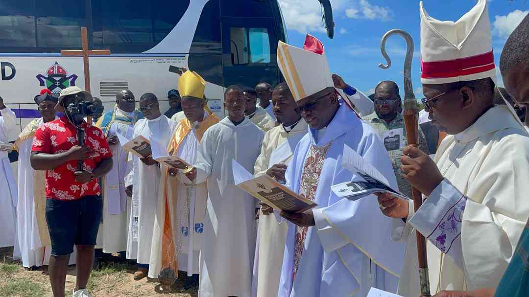 Anglican Schools In Manicaland Receive 14 Buses