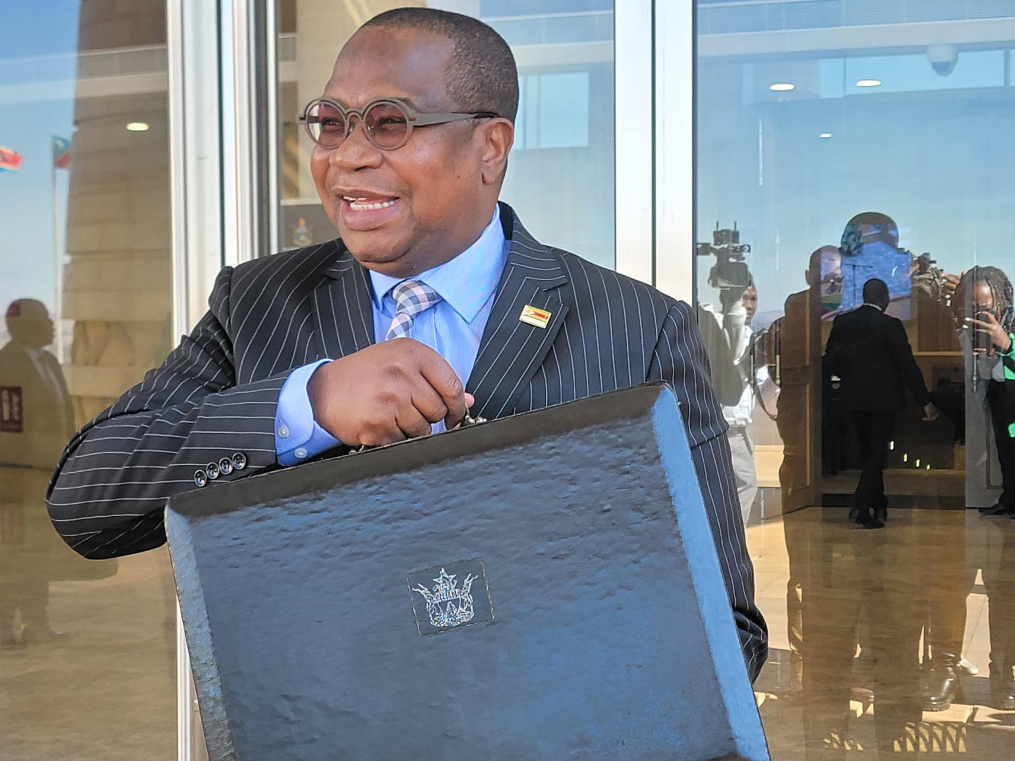 Zimbabwean Businesses Forced To Break Law To Survive