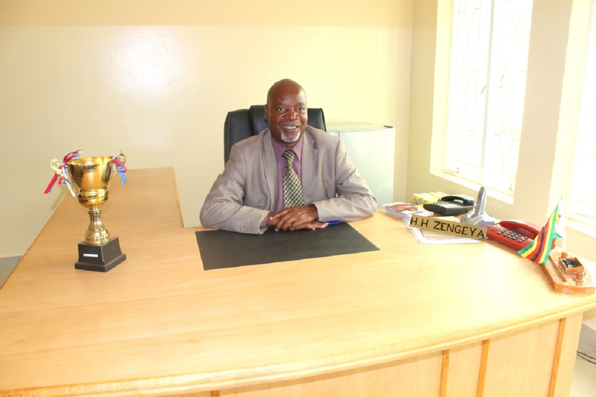 “I Couldn’t Be A Good Teacher And ZANU PF Member”: Retired Headmaster Denounces Ruling Party At Funeral