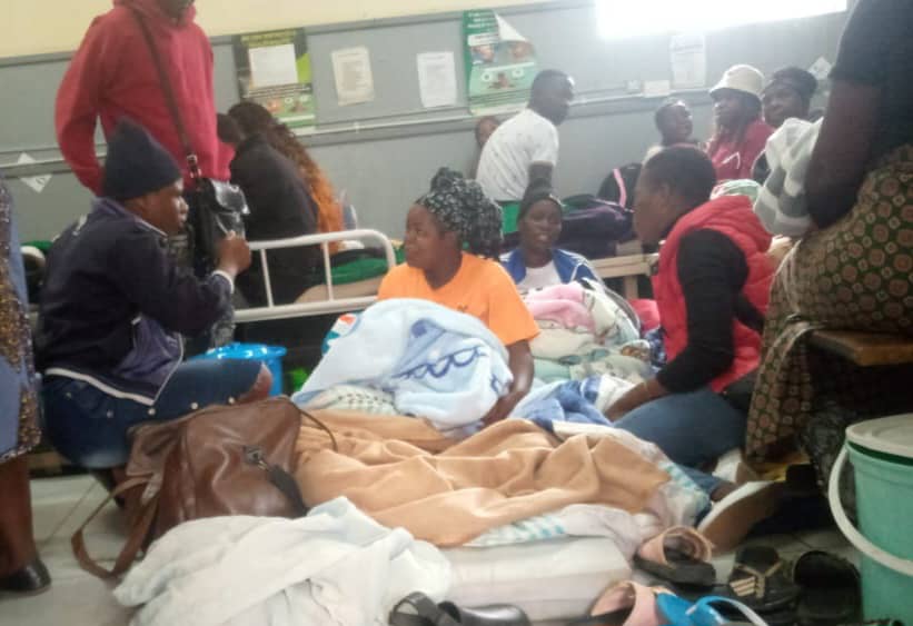 Mothers, Newborns Sleep On Floor At Sakubva Hospital
