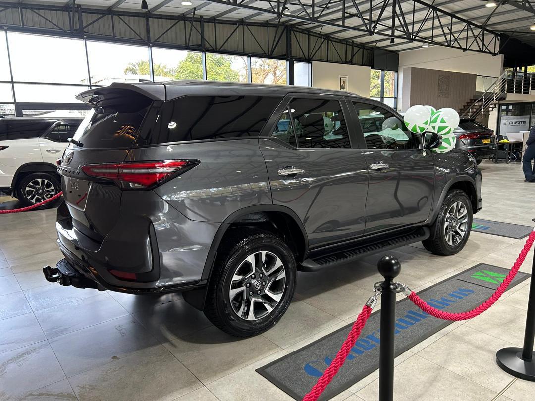 Aaron Chiundura Moyo Receives Toyota Fortuner, US$50,000 From Chivayo