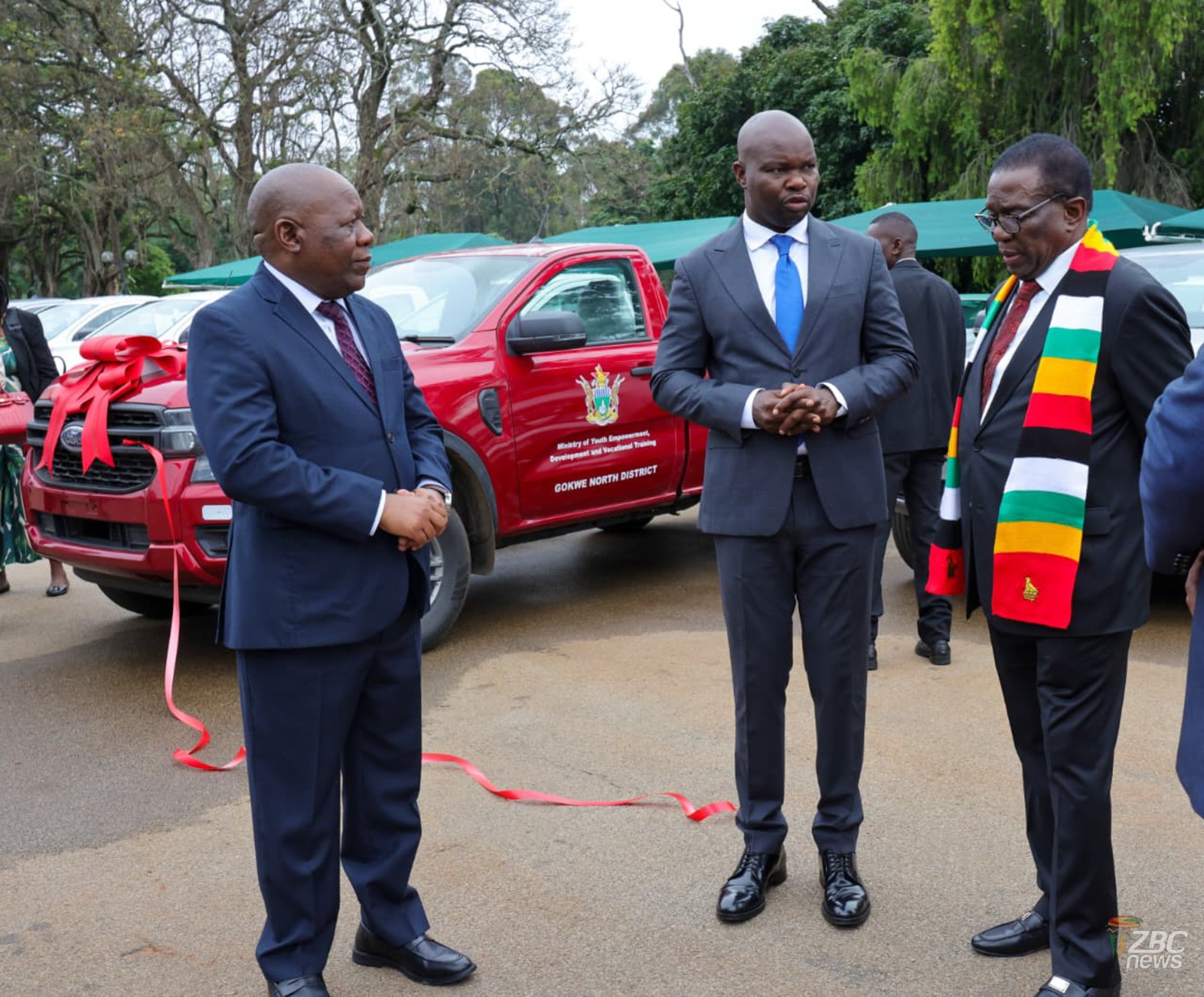 ZANU PF Bans Car Gifts To Contain Ambitious Politicians
