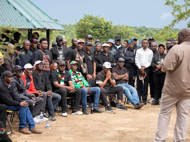 Tagwirei Donates US$100,000 To Former Footballers And Coaches For ED