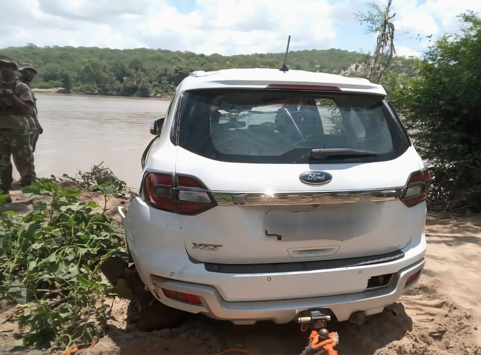 South African Soldiers, Police Recover Ford Everest Driven Straight Into Limpopo River