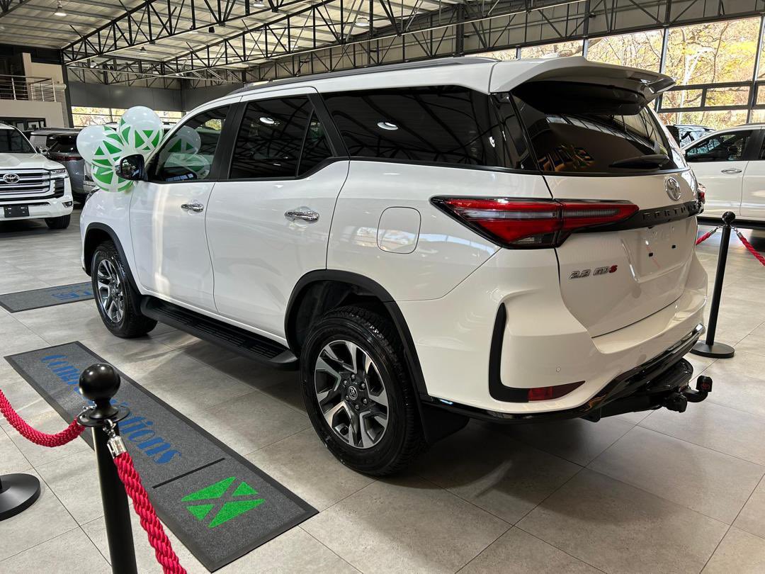 Musician Feli Nandi Given Toyota Fortuner, US$50,000 By Chivayo