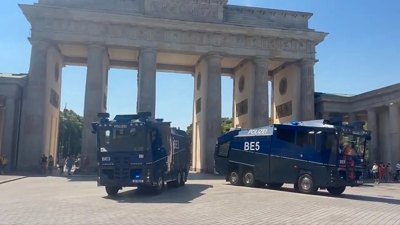 German Police Deploy Water Cannons To Cool Public As Heatwave Hits 41 °C