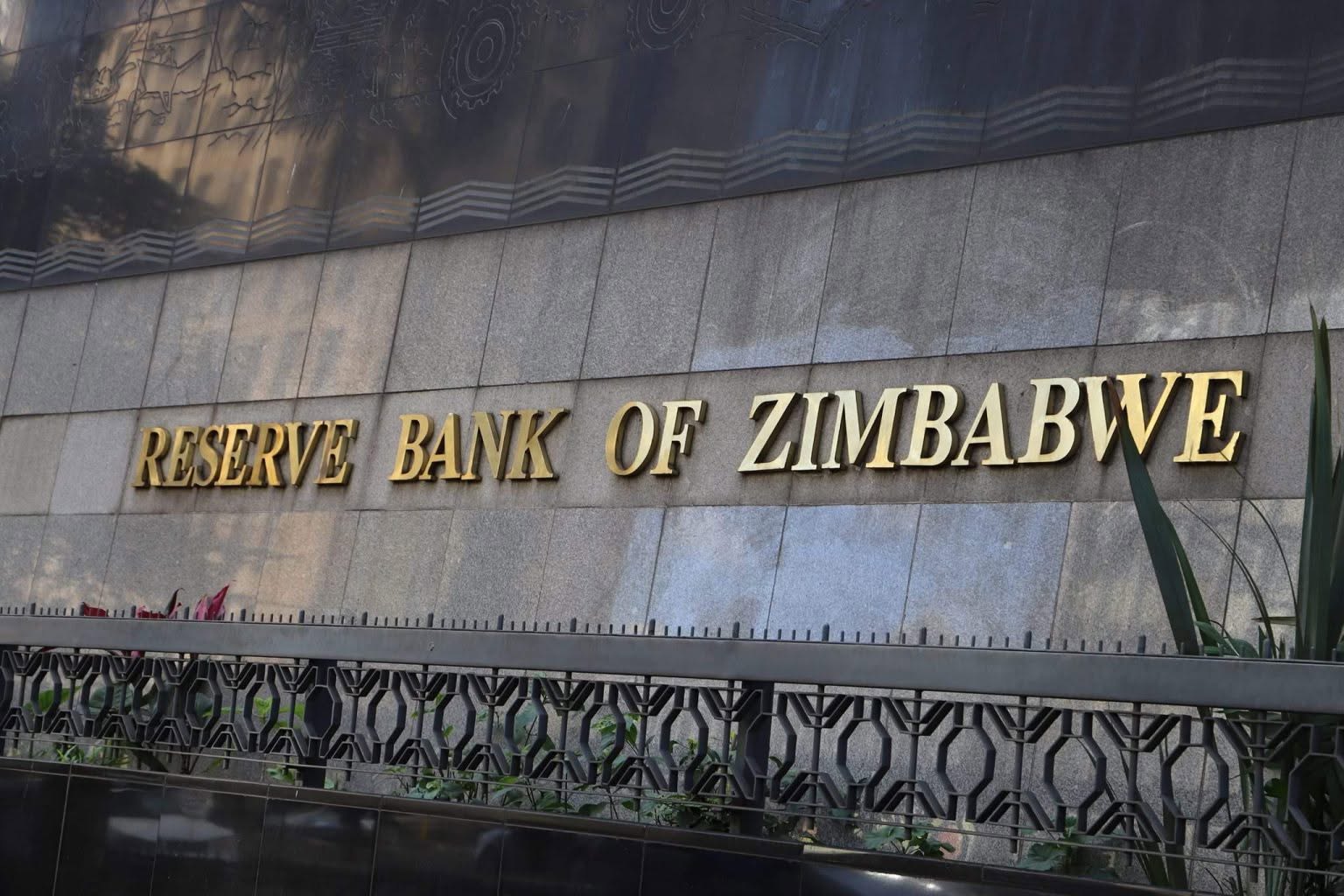 RBZ cuts policy rate to 27.5% but sticks to cautious stance