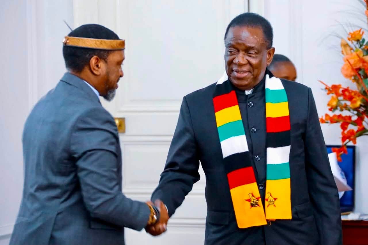 Mnangagwa Hosts Zulu King As Thousands Of Zimbabweans Flee South Africa