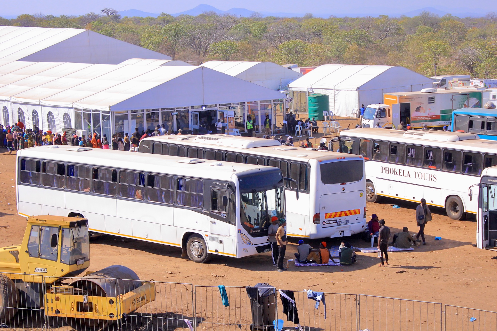 SA Granny Appeals For Help To Bring Daughter, Grandchildren From Zimbabwe After Reunion Fails