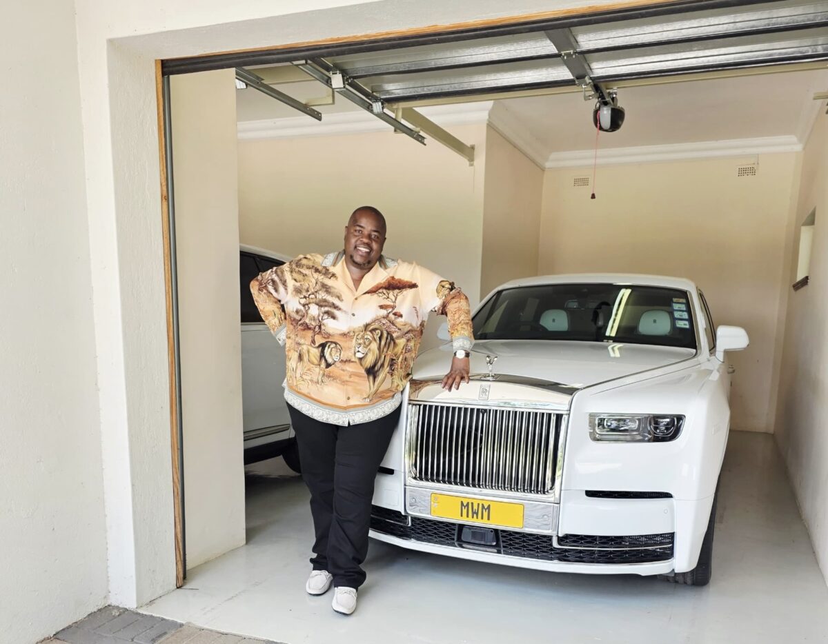 Chivayo pledges 15 more cars to Macheso band after handing over 10