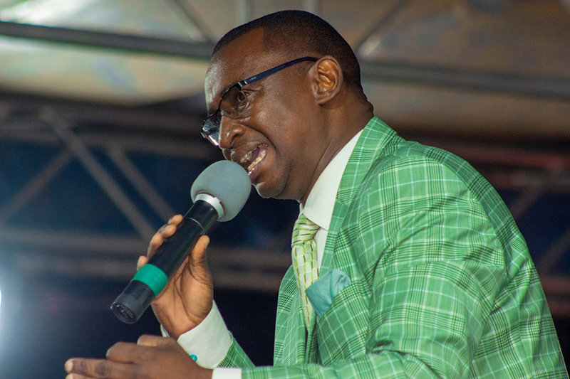 AFM President Amon Madawo Declares Allegiance To ZANU PF After Receiving 3 Cars, A Bus And Thousands From Mnangagwa