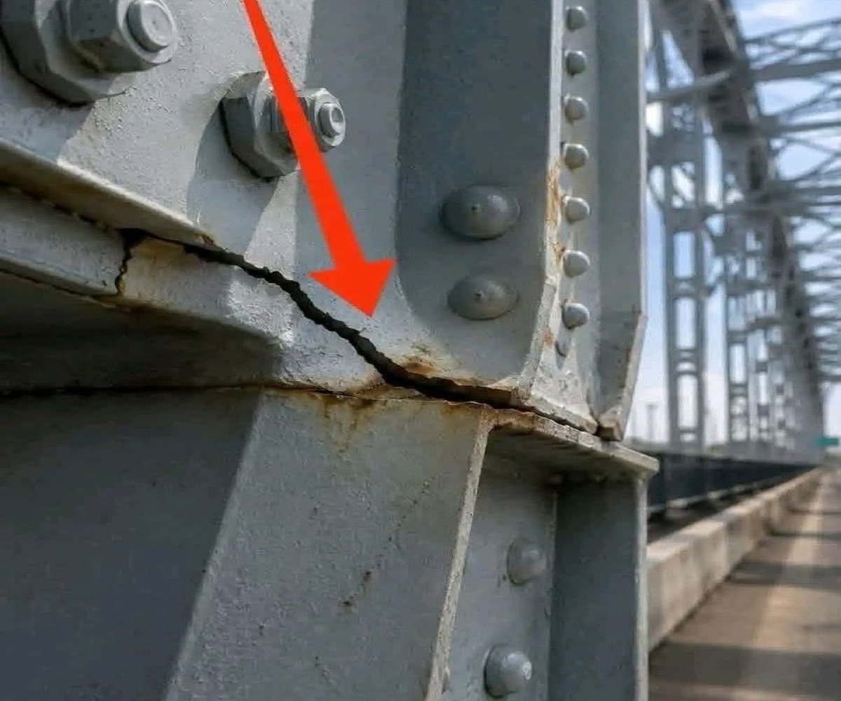 “Birchenough Bridge” Crack Photo Sparks Fear, But Transport Ministry Says Bridge In Picture Isn’t Even In Zimbabwe