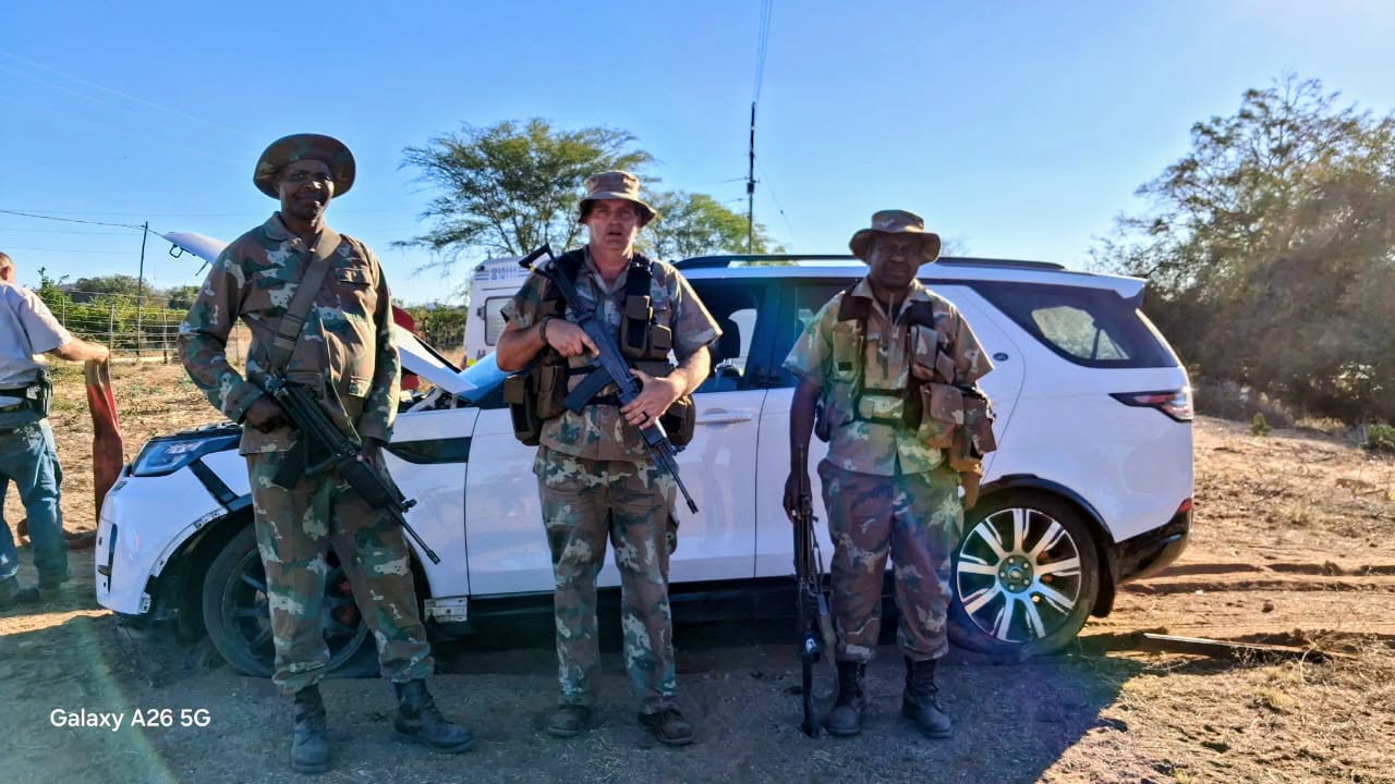 Smugglers drive Range Rover into Limpopo River to evade SA soldiers