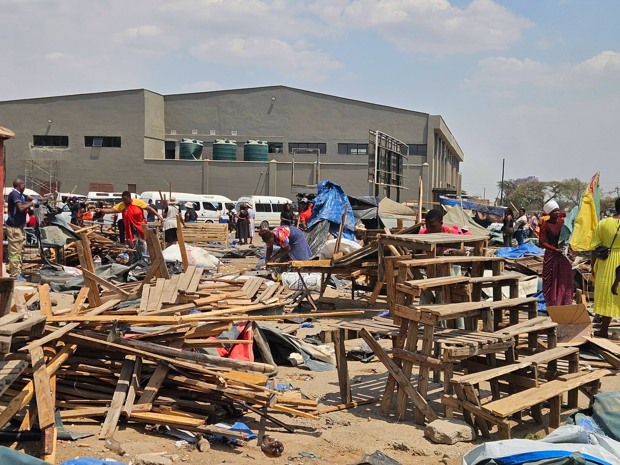 Chitungwiza Council demolishes 500 stalls at Makoni under Operation Chenesa