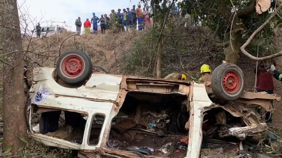 Four killed after kombi side-swipes AD van on Mutare-Chigodora Road