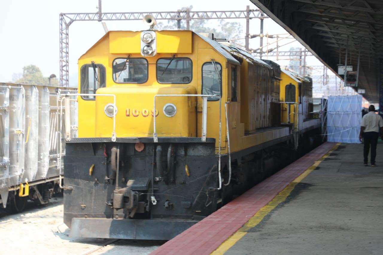 NRZ condemns stone-throwing after locomotive window smashed in Lochinvar