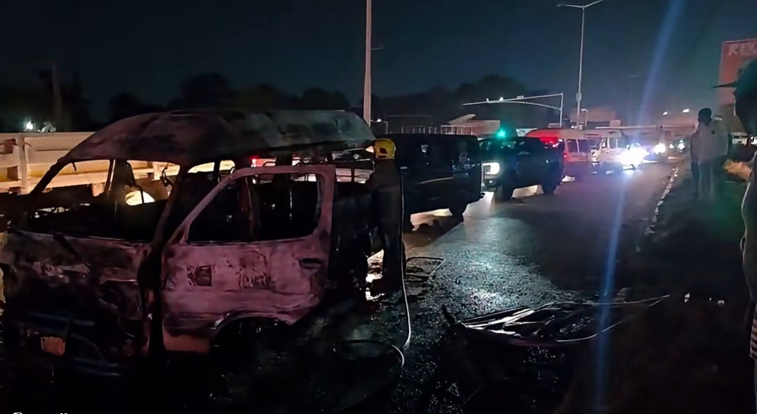 Warren Park kombi catches fire on Bulawayo Road — police say reports are false